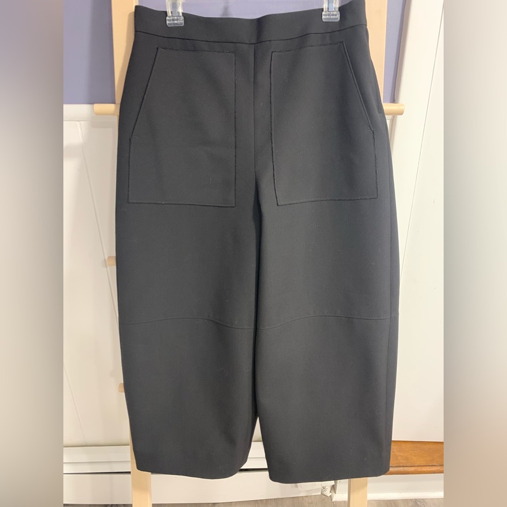 Cos balloon pant with fitted waist and voluminous legs.